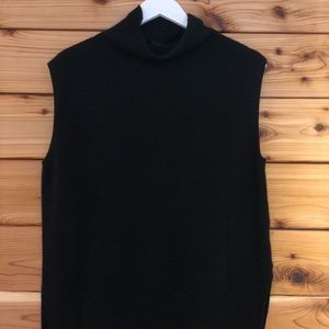 Cashmere sleeveless turtleneck